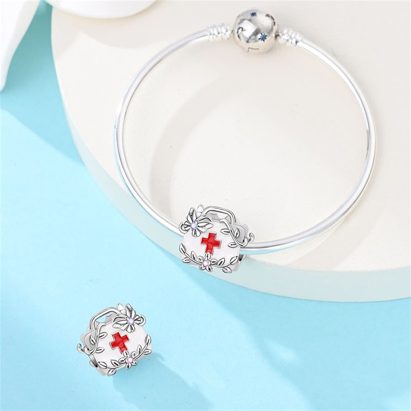 Prívesok lekársky kufrík