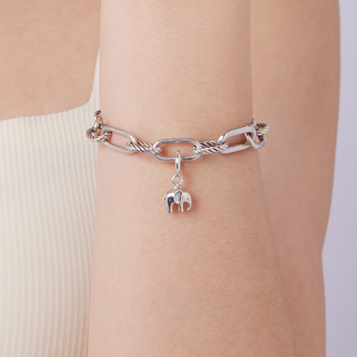 Wisiorek w kształcie słonia