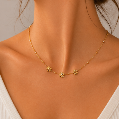 Jemný náhrdelník s kvetmi
