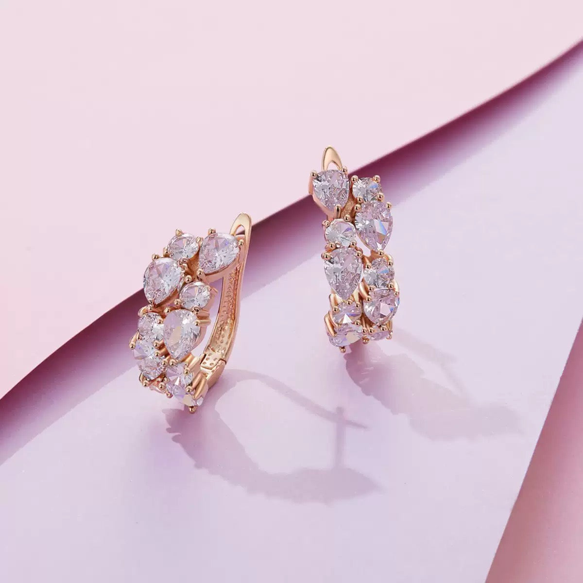 Fülbevaló: fehér elegancia