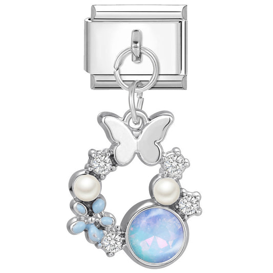 Pendant Circle with butterfly and pearls