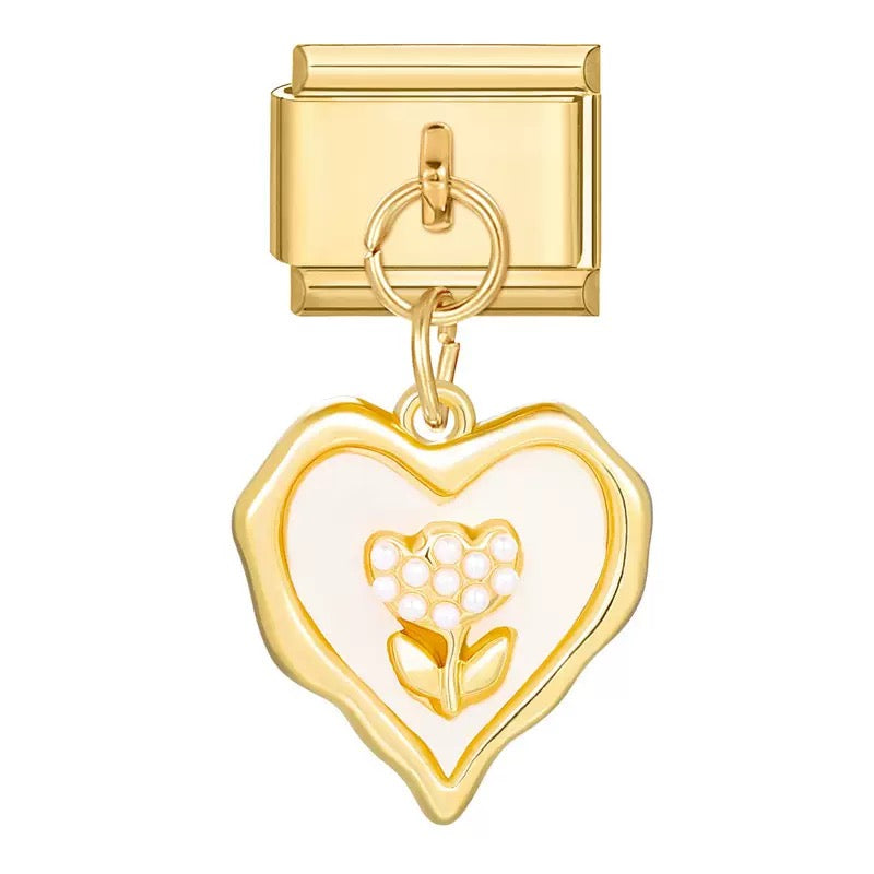 Arany Szív Medál Virággal
