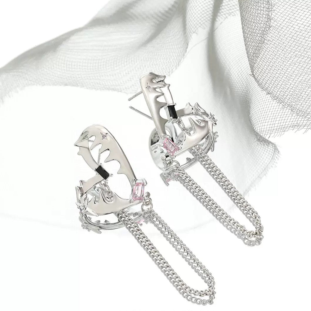 Punkos szív láncokkal