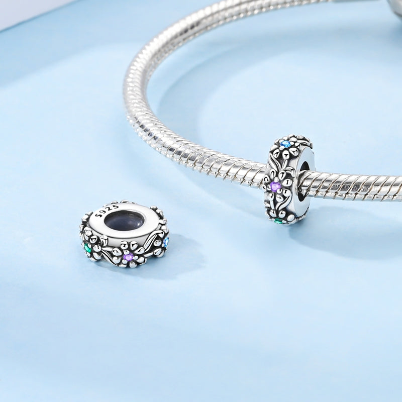 Wisiorek z przegrodą w kształcie ogrodu kwiatowego