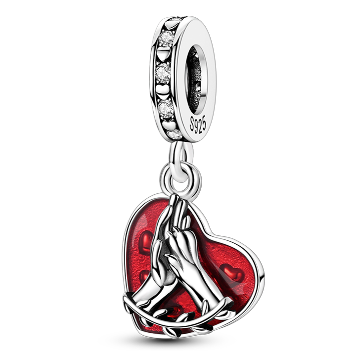 Wisiorek z połączonymi dłońmi