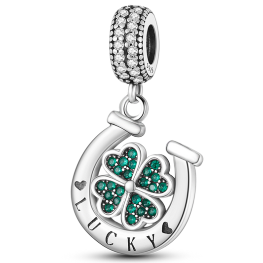 Wisiorek w kształcie podkowy na szczęście 