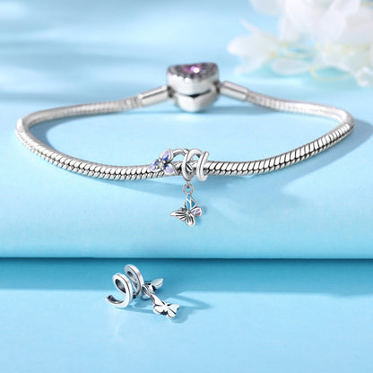 Motyl na wisiorku z kwiatem