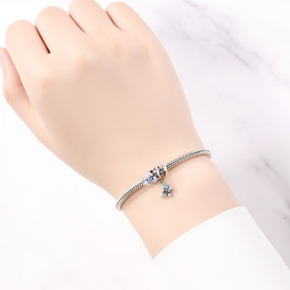 Motyl na wisiorku z kwiatem