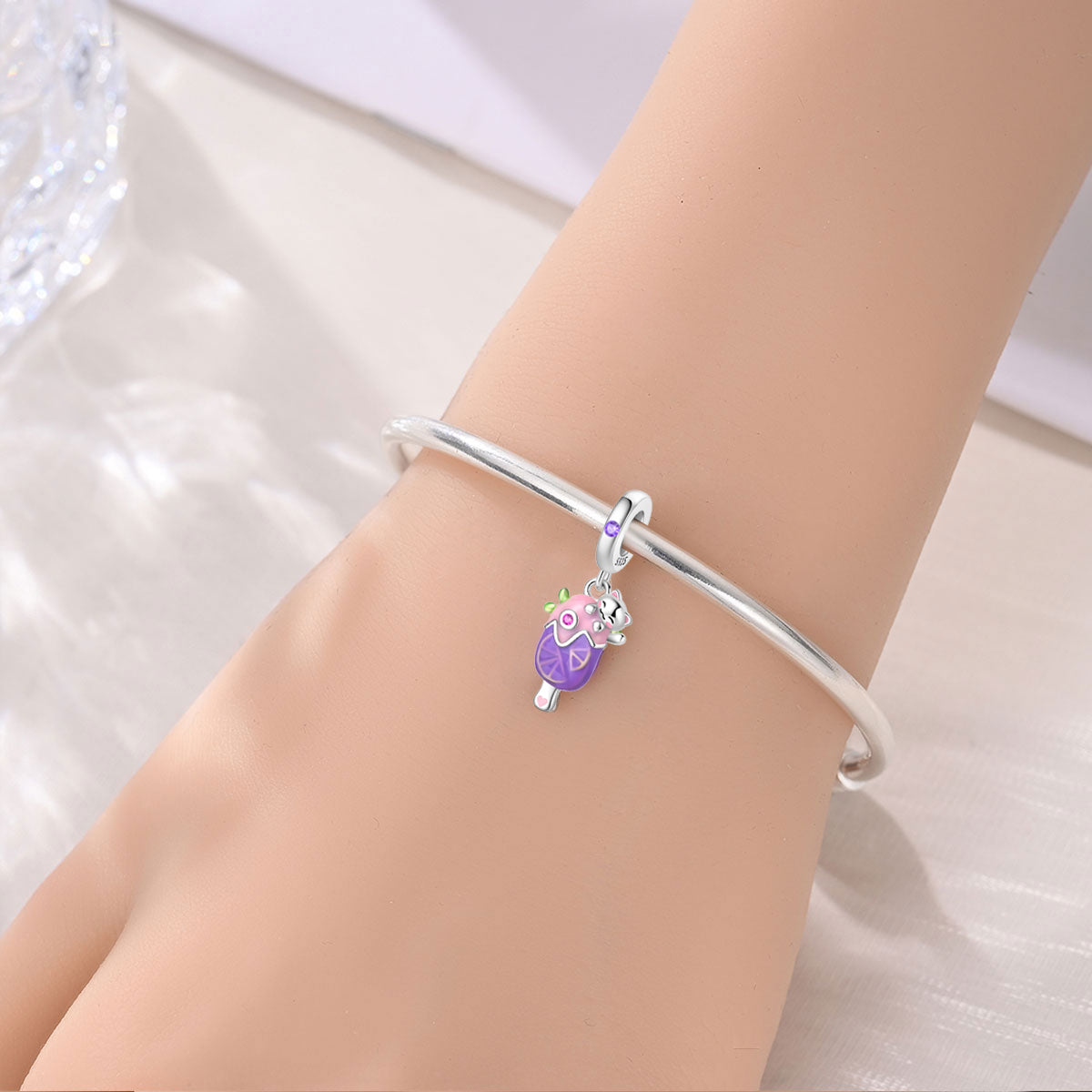 Lody z zawieszką w kształcie kota