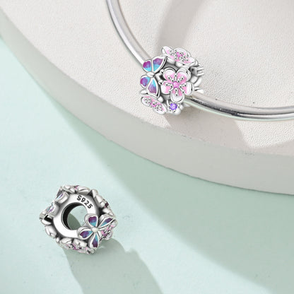 Virágok és pillangó medál