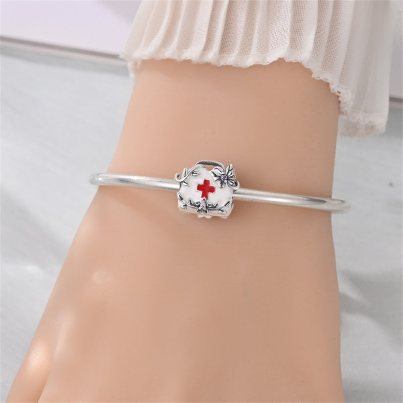 Prívesok lekársky kufrík