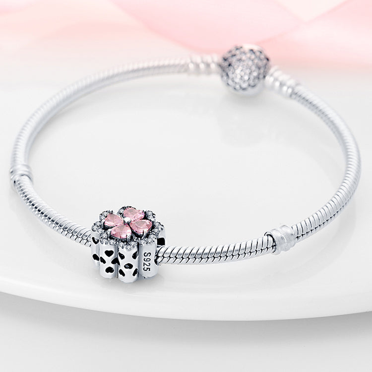 Prívesok Šťastný Kvet – Ružové Srdcia