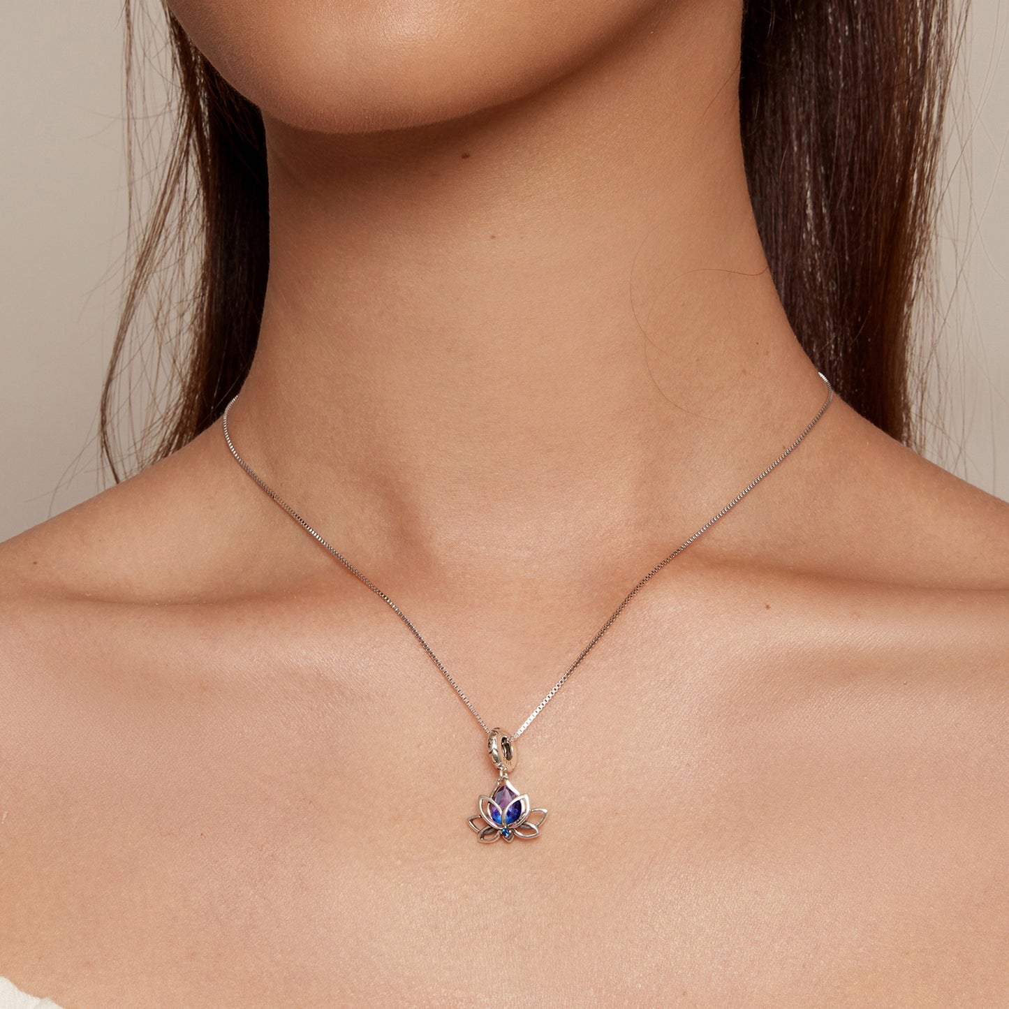 Stone in the lotus bead 