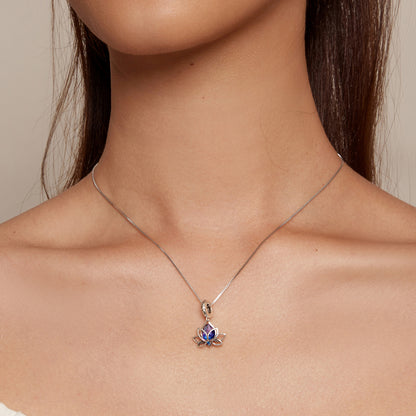 Stone in the lotus bead 