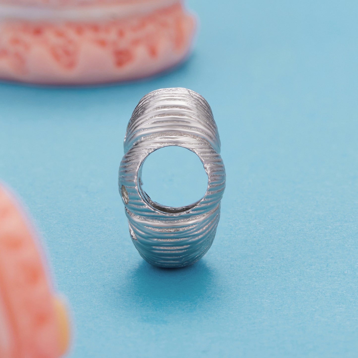 Wisiorek w kształcie księżyca