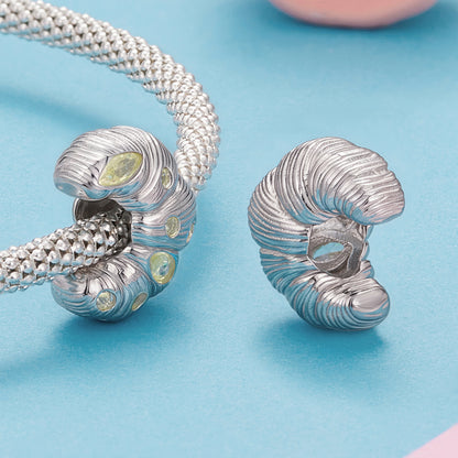 Wisiorek w kształcie księżyca