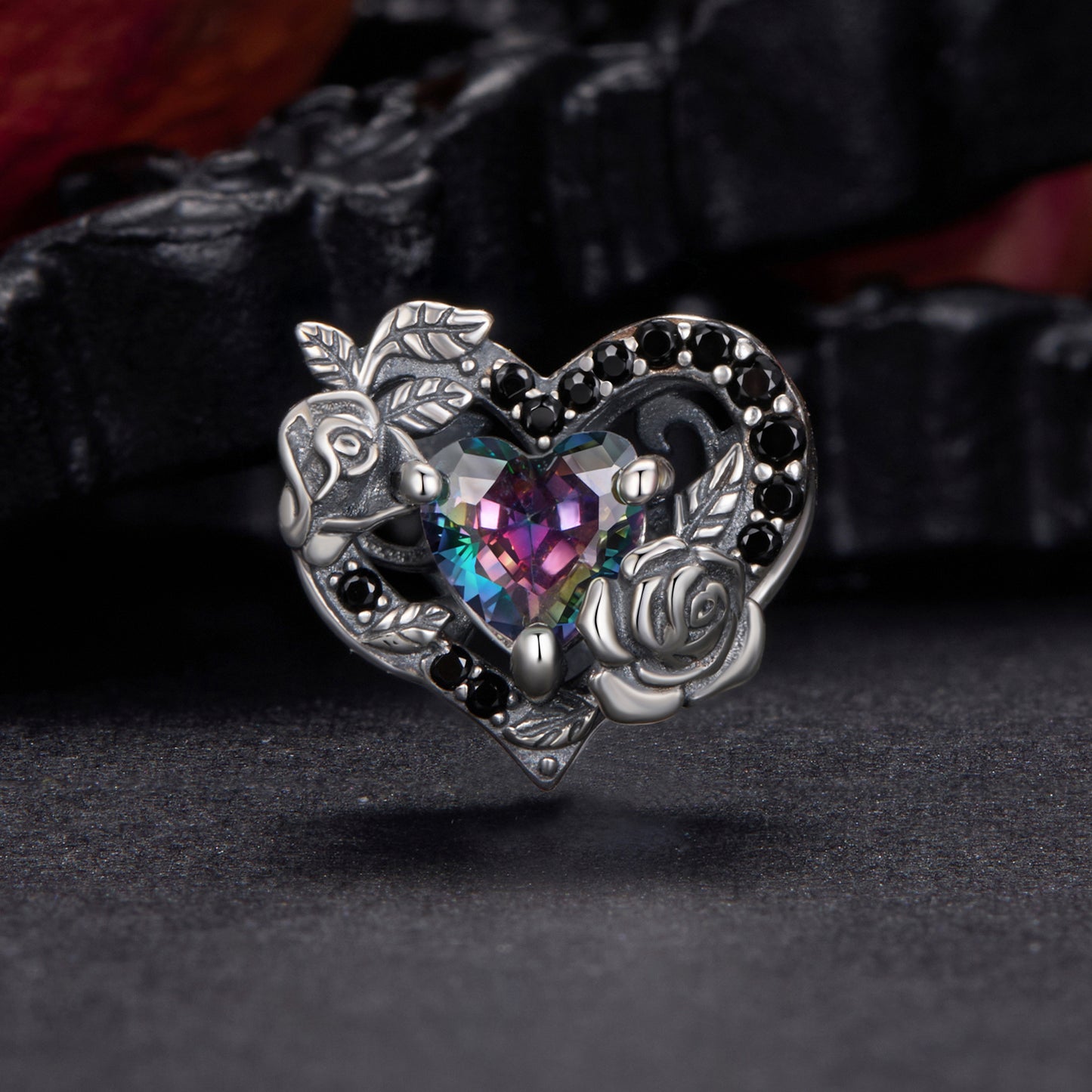 Srdce s dúhovým krištáľom a ružami