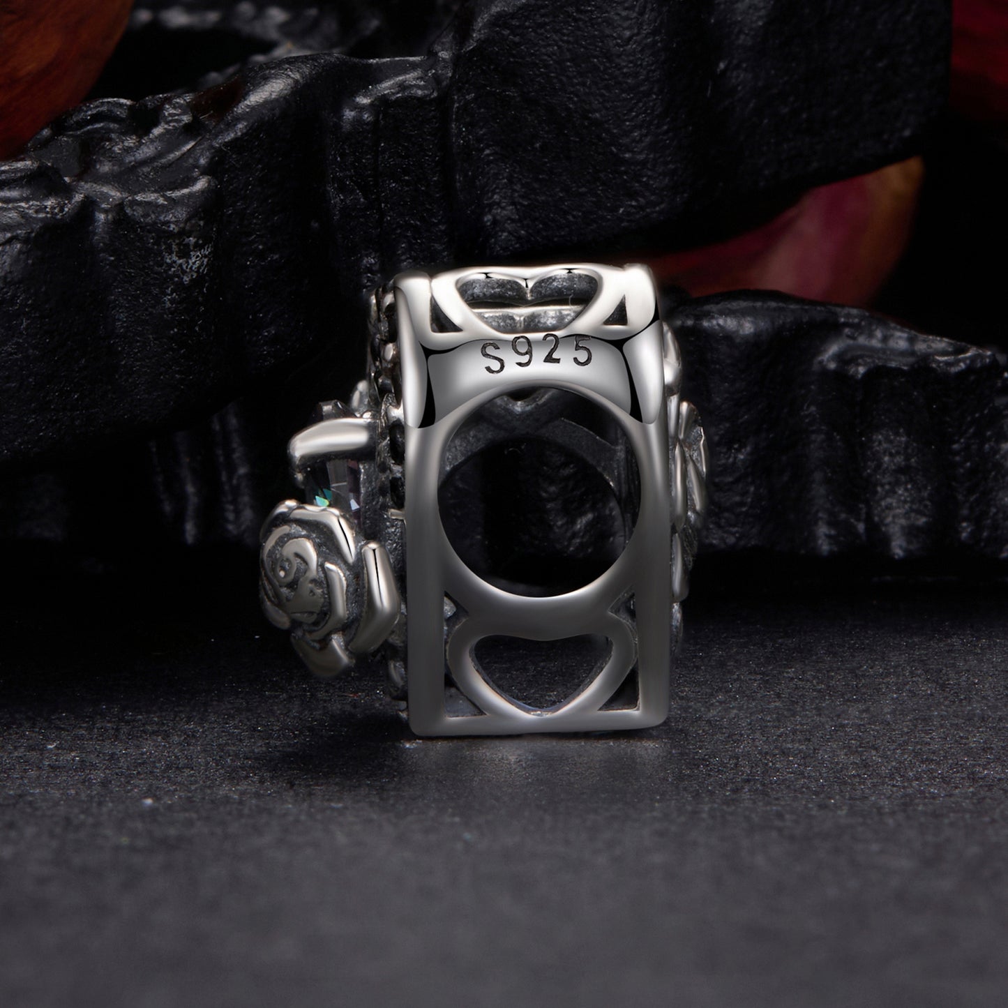 Srdce s dúhovým krištáľom a ružami