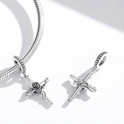 Kereszt rózsával medál