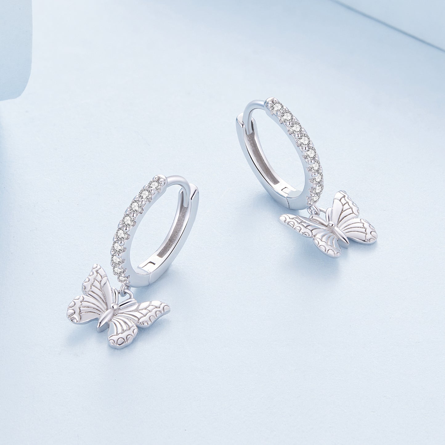 Fülbevaló – Nemes pillangó