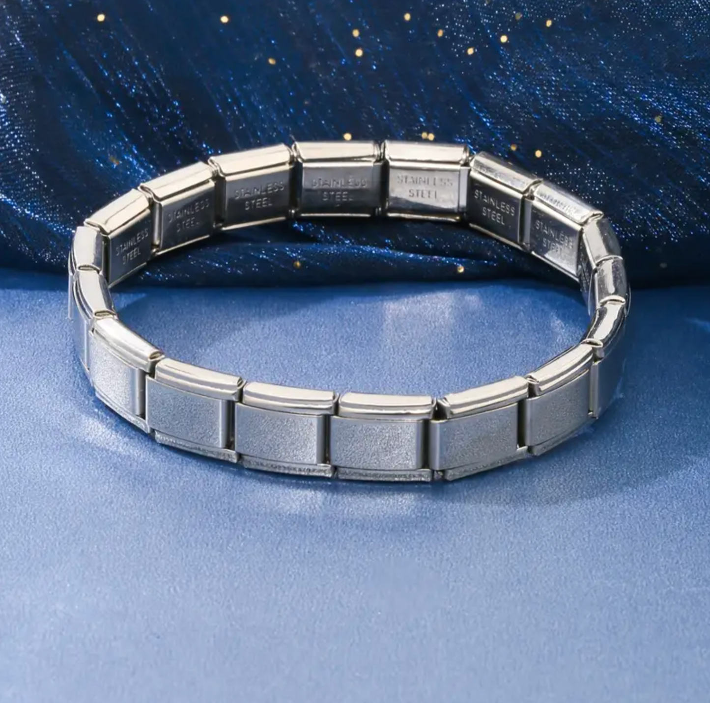 Shiny steel bracelet