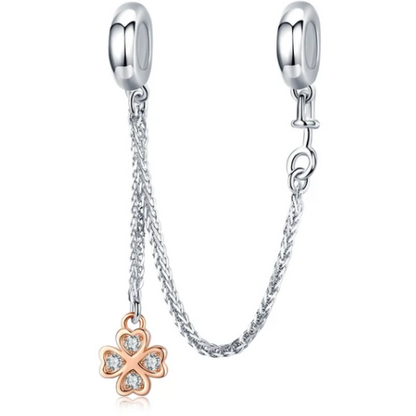 Safety chain with clover 